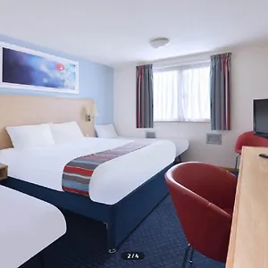 Отель Travelodge Airport, Абердин