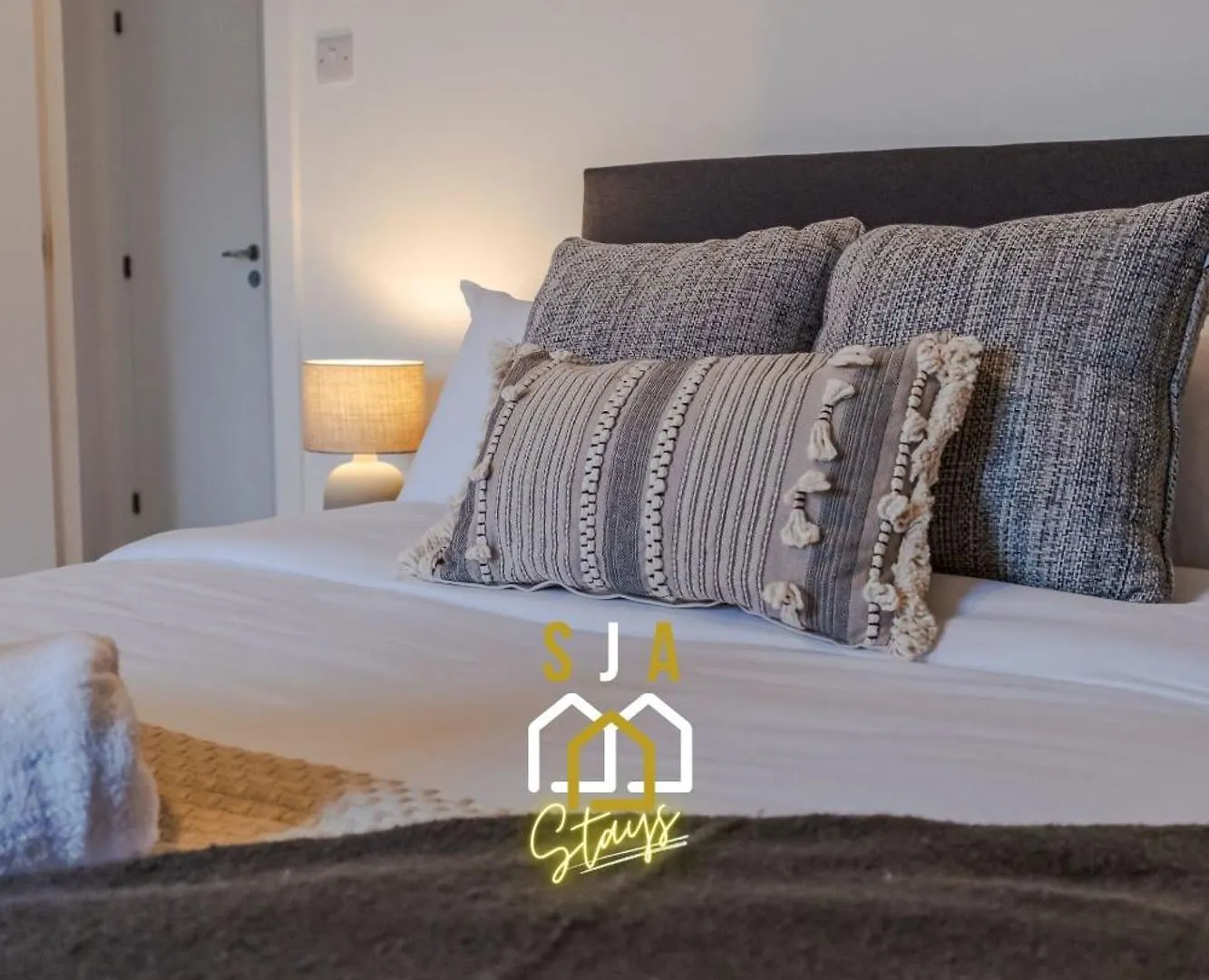Merkland Stay - Sja Stays - Modern 2 Bed Apartment Aberdeen